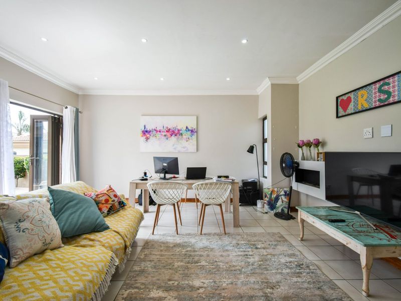 Sophisticated Family Living With Exceptional Entertainment Spaces - Photo 5