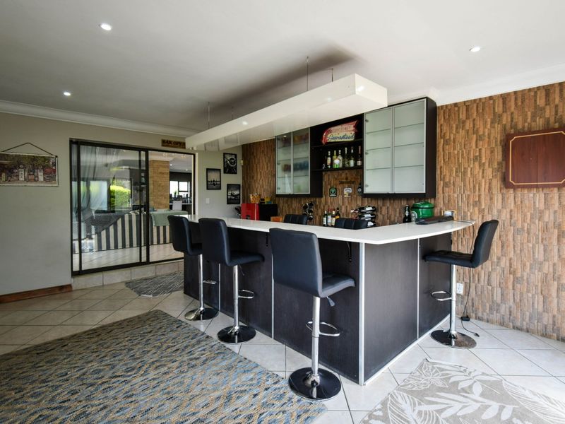 Sophisticated Family Living With Exceptional Entertainment Spaces - Photo 6