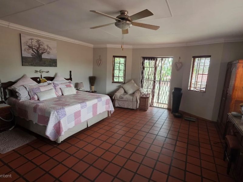 Majestic Family Home With Exceptional Extras - Photo 9