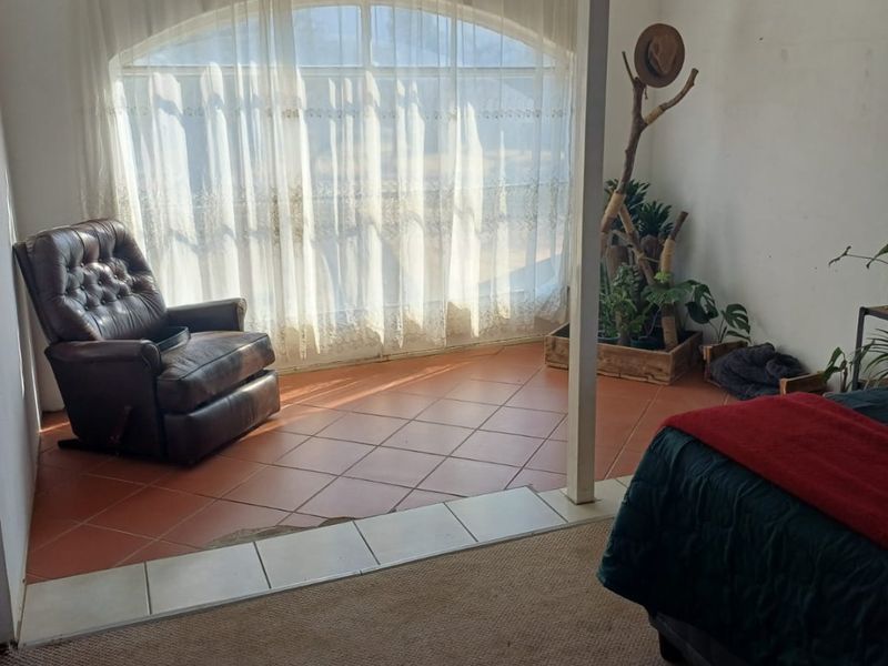 STUNNING 4-BEDROOM FAMILY HOME TO LET - Photo 8