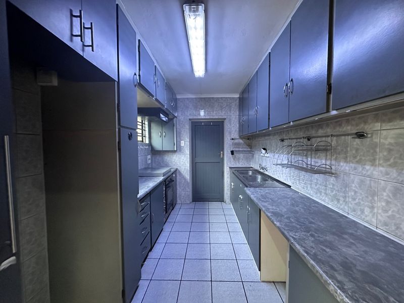 Spacious 2-Bedroom Apartment with Private Garden in Woodhaven - Photo 2