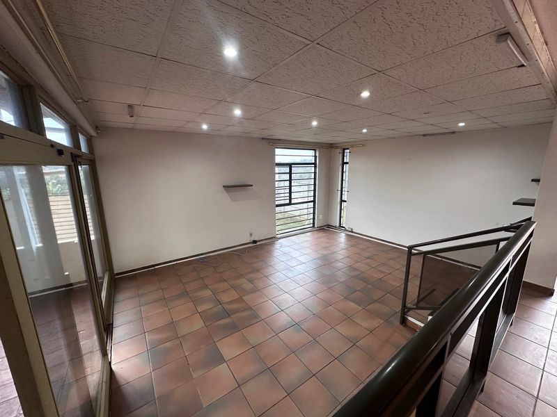 Spacious 2-Bedroom Apartment with Private Garden in Woodhaven - Photo 5