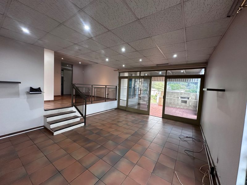 Spacious 2-Bedroom Apartment with Private Garden in Woodhaven - Photo 7