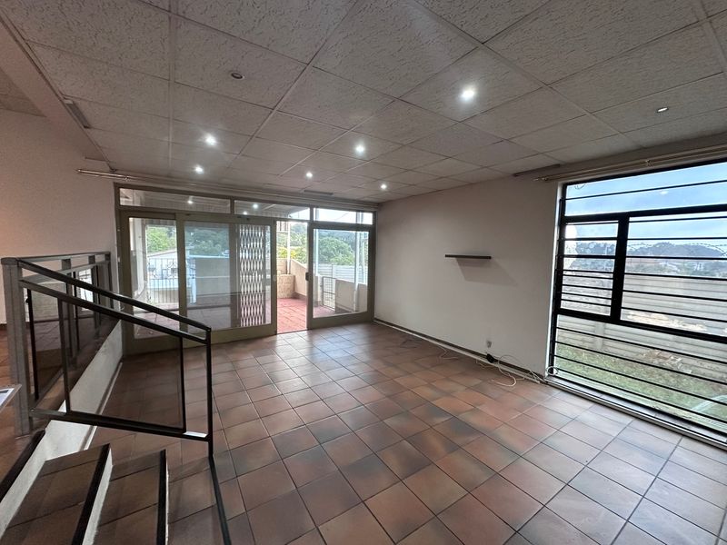 Spacious 2-Bedroom Apartment with Private Garden in Woodhaven - Photo 6
