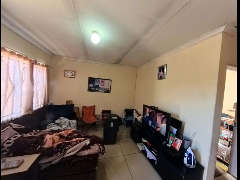 2BED FAMILY HOME WITH RENTAL ROOMS  - Photo 5