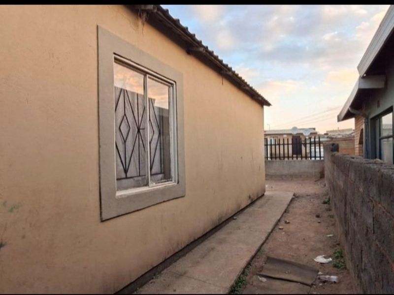 2BED FAMILY HOME WITH RENTAL ROOMS  - Photo 3
