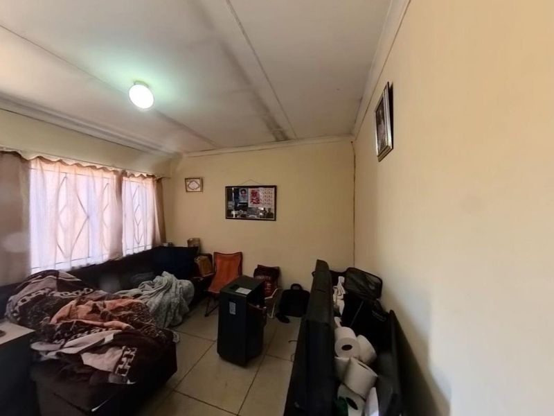 2BED FAMILY HOME WITH RENTAL ROOMS  - Photo 6