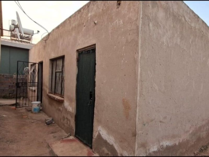 2BED FAMILY HOME WITH RENTAL ROOMS  - Photo 4