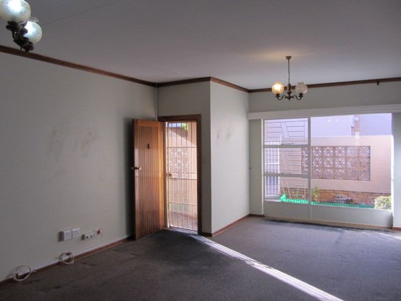 Are you looking for a spacious townhouse with lots of potential,this is the one for you! - Photo 2
