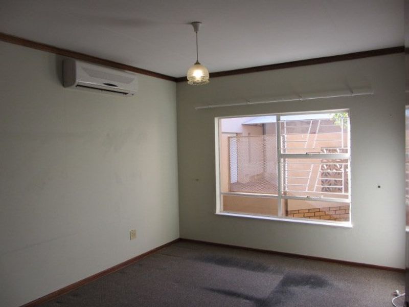 Are you looking for a spacious townhouse with lots of potential,this is the one for you! - Photo 8