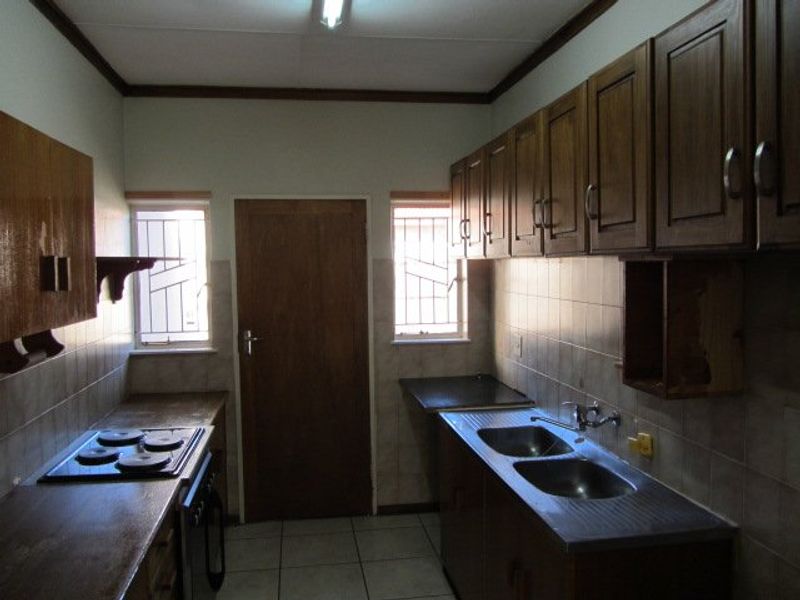Are you looking for a spacious townhouse with lots of potential,this is the one for you! - Photo 4
