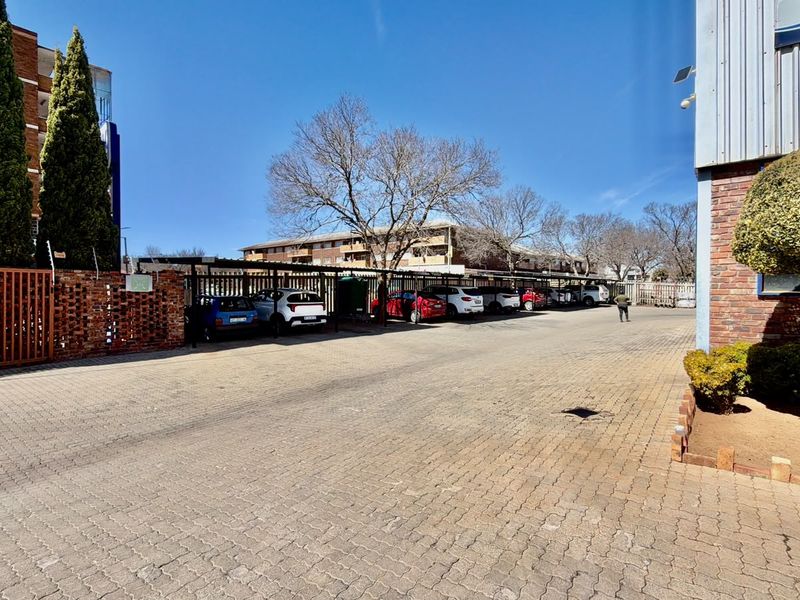 Commercial Property in Klerksdorp - Photo 4