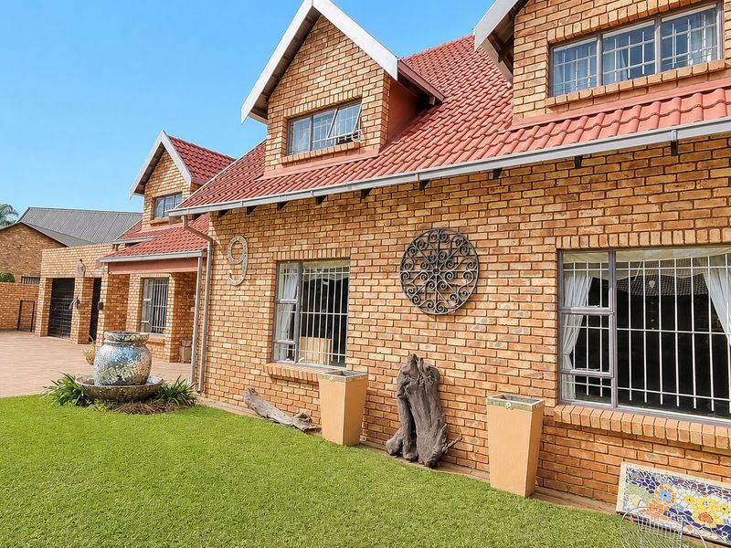 Spacious 4 Bedroom Family Home with Solar Backup in a Secure Boomed-Off Neighbourhood - Photo 2