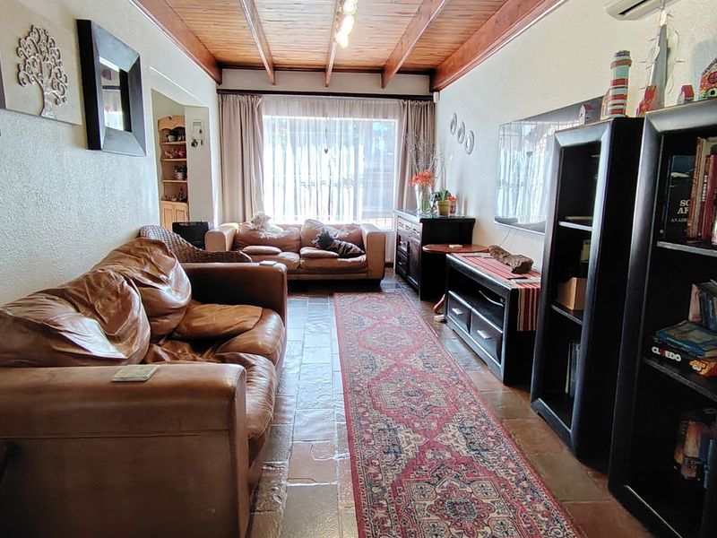 Spacious 4 Bedroom Family Home with Solar Backup in a Secure Boomed-Off Neighbourhood - Photo 5