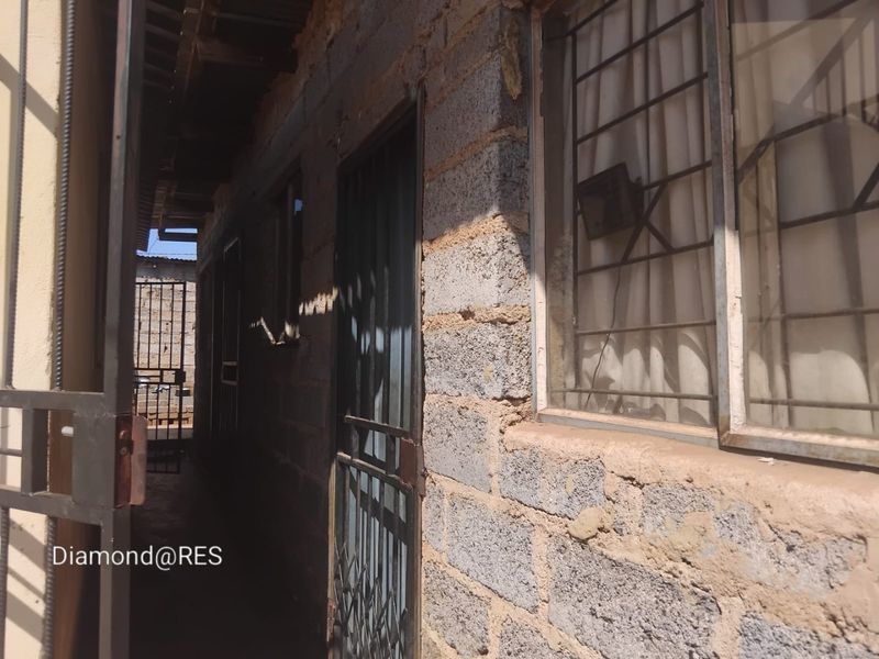 7 Bed House in Tswelopele, Clayville for Sale - Photo 4