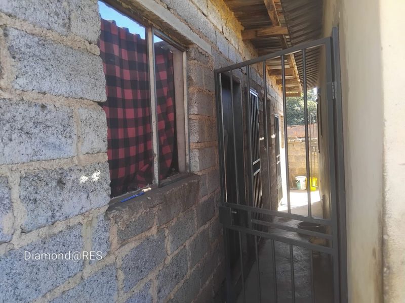 7 Bed House in Tswelopele, Clayville for Sale - Photo 10
