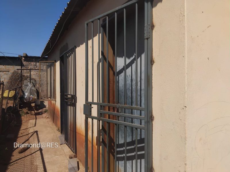 7 Bed House in Tswelopele, Clayville for Sale - Photo 9