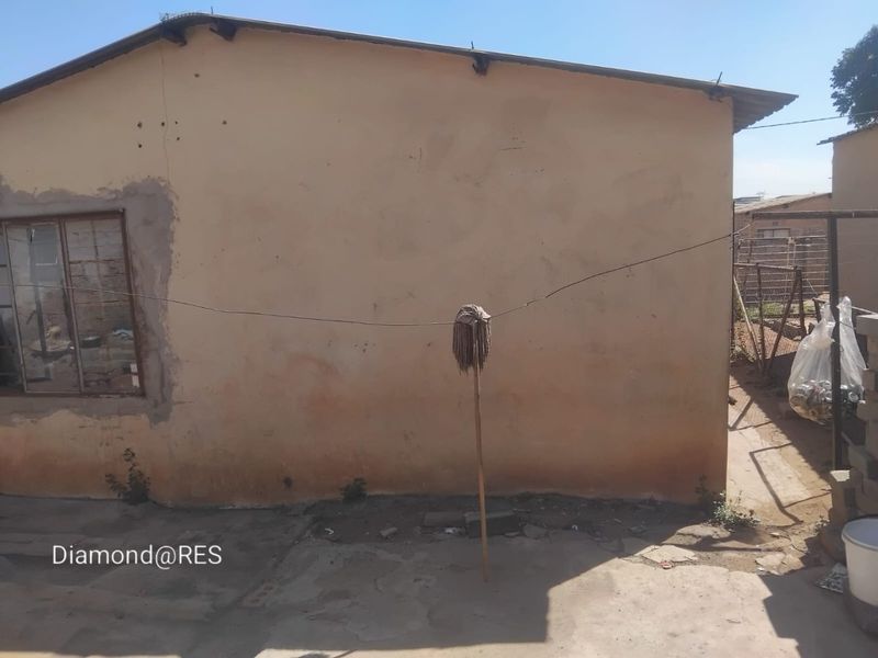 7 Bed House in Tswelopele, Clayville for Sale - Photo 8
