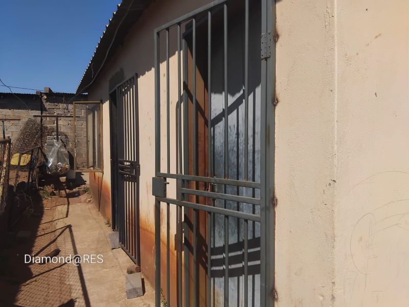 7 Bed House in Tswelopele, Clayville for Sale - Photo 7