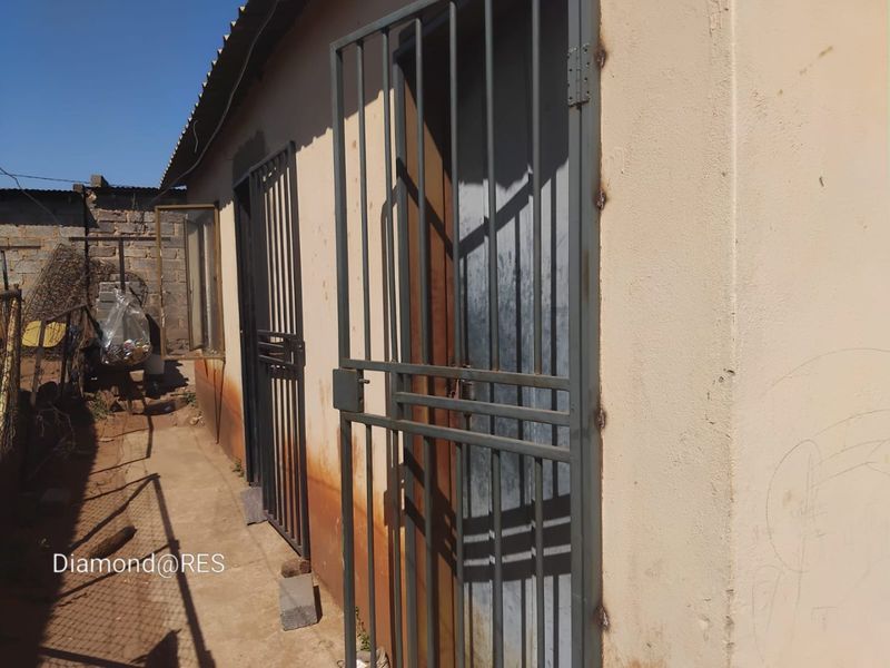 7 Bed House in Tswelopele, Clayville for Sale - Photo 2