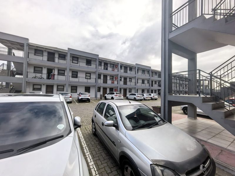 Modern Two Bedroom  Ground Floor Apartment/Flat for Sale in Grassy Park (Olive Grove) - Photo 7
