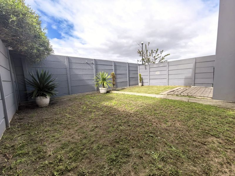 Modern Two Bedroom  Ground Floor Apartment/Flat for Sale in Grassy Park (Olive Grove) - Photo 9