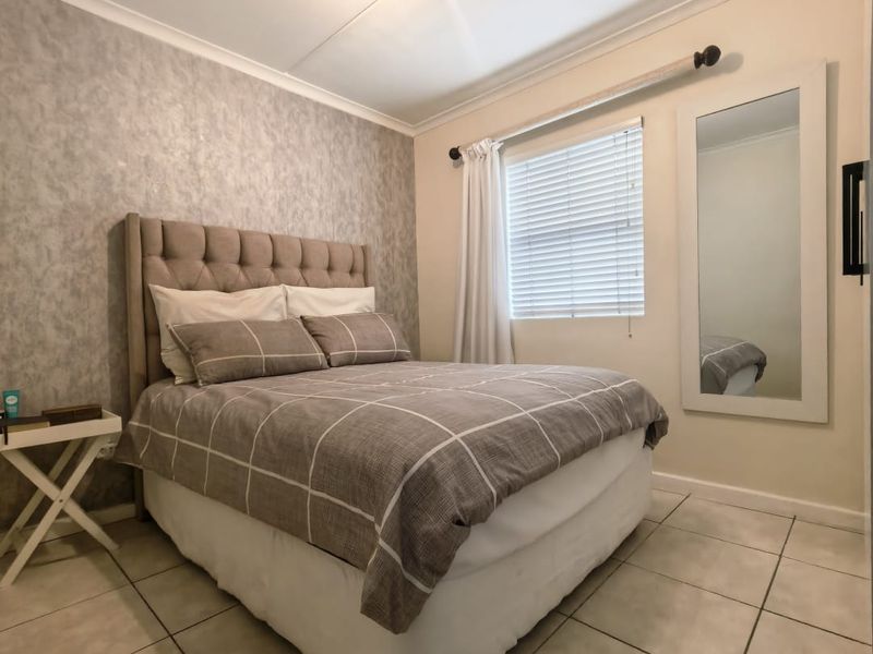 Modern Two Bedroom  Ground Floor Apartment/Flat for Sale in Grassy Park (Olive Grove) - Photo 4