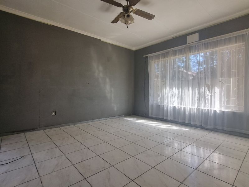 Three-Bedroom Starter Home with Entertainment Room and Swimming Pool - Photo 10