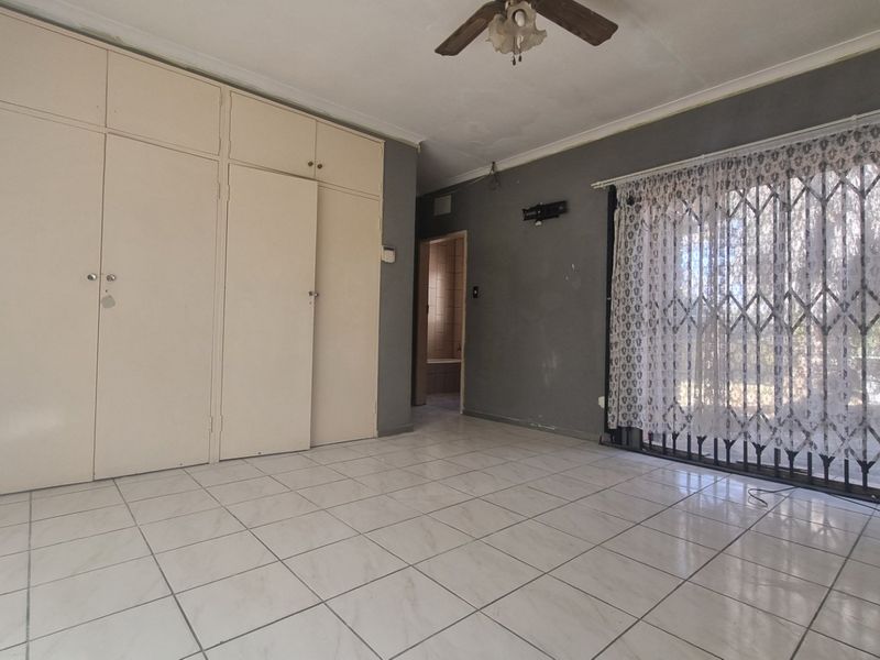 Three-Bedroom Starter Home with Entertainment Room and Swimming Pool - Photo 9