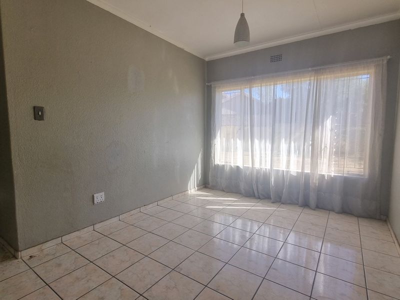 Three-Bedroom Starter Home with Entertainment Room and Swimming Pool - Photo 7