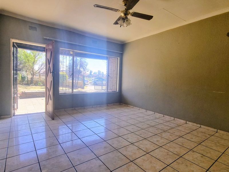 Three-Bedroom Starter Home with Entertainment Room and Swimming Pool - Photo 6