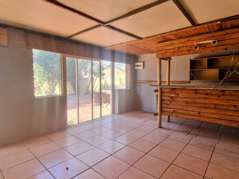 Three-Bedroom Starter Home with Entertainment Room and Swimming Pool - Photo 2