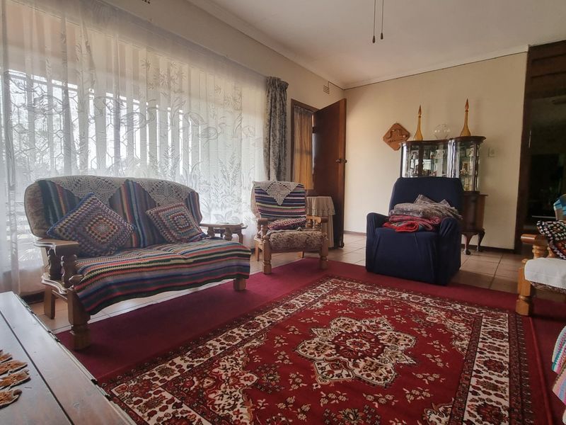 Three-Bedroom Home with One-Bedroom Flat, Lapa and Study - Photo 4