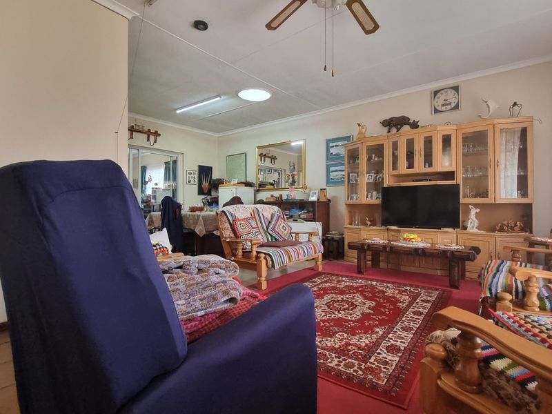 Three-Bedroom Home with One-Bedroom Flat, Lapa and Study - Photo 5