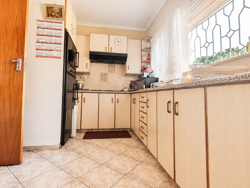 Three-Bedroom Home with One-Bedroom Flat, Lapa and Study - Photo 2