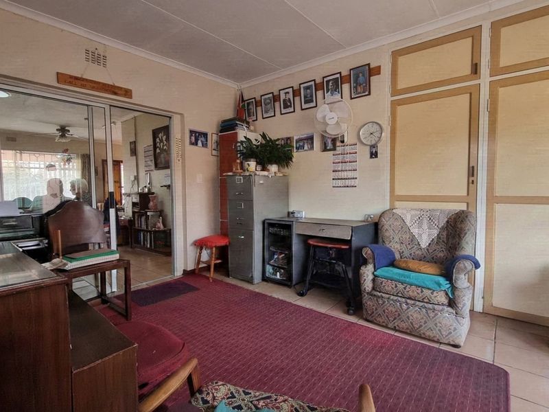 Three-Bedroom Home with One-Bedroom Flat, Lapa and Study - Photo 9
