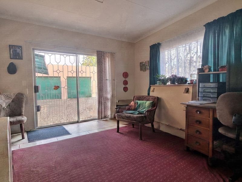 Three-Bedroom Home with One-Bedroom Flat, Lapa and Study - Photo 8
