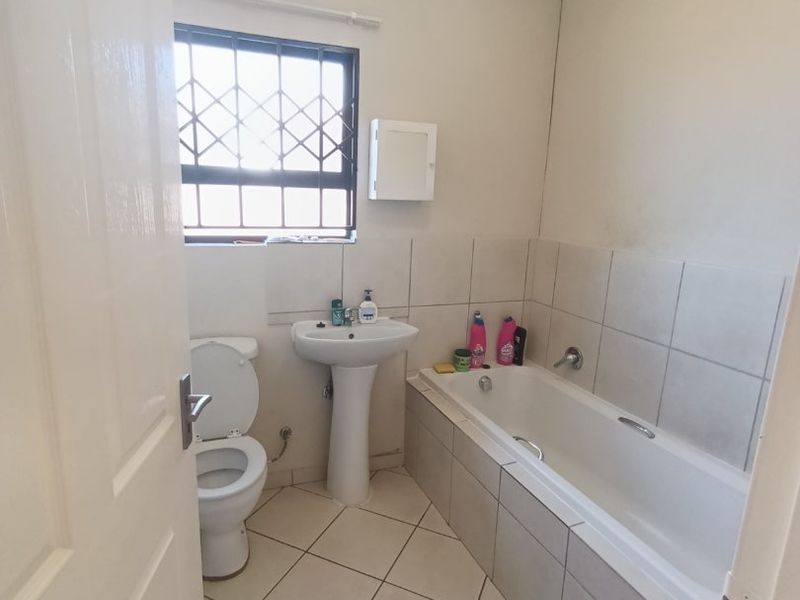 HOUSE FOR SALE IN PROTEA GLEN  - Photo 10