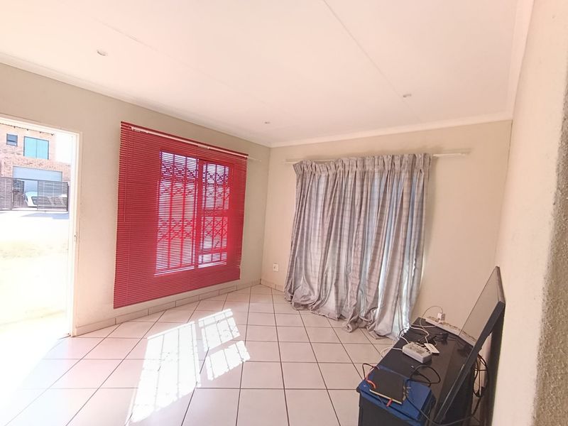 HOUSE FOR SALE IN PROTEA GLEN  - Photo 8