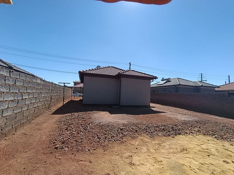 HOUSE FOR SALE IN PROTEA GLEN EXT 52  - Photo 5