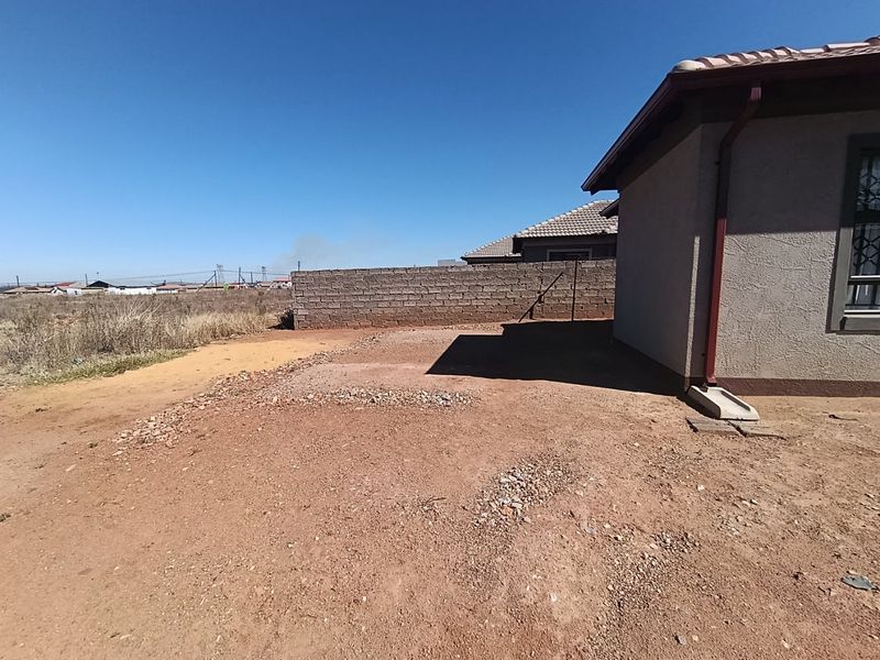 HOUSE FOR SALE IN PROTEA GLEN EXT 52  - Photo 6