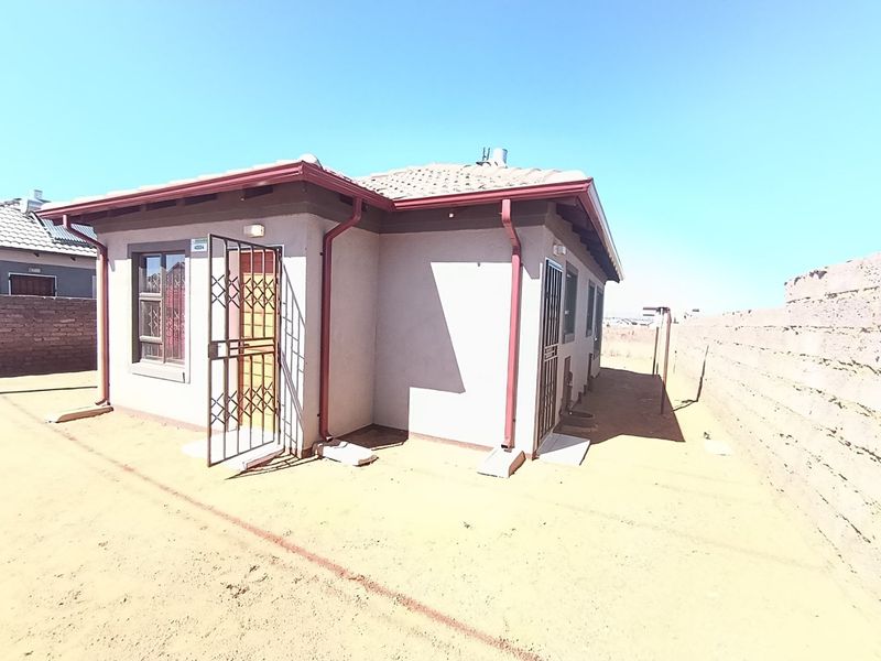HOUSE FOR SALE IN PROTEA GLEN EXT 52  - Photo 4