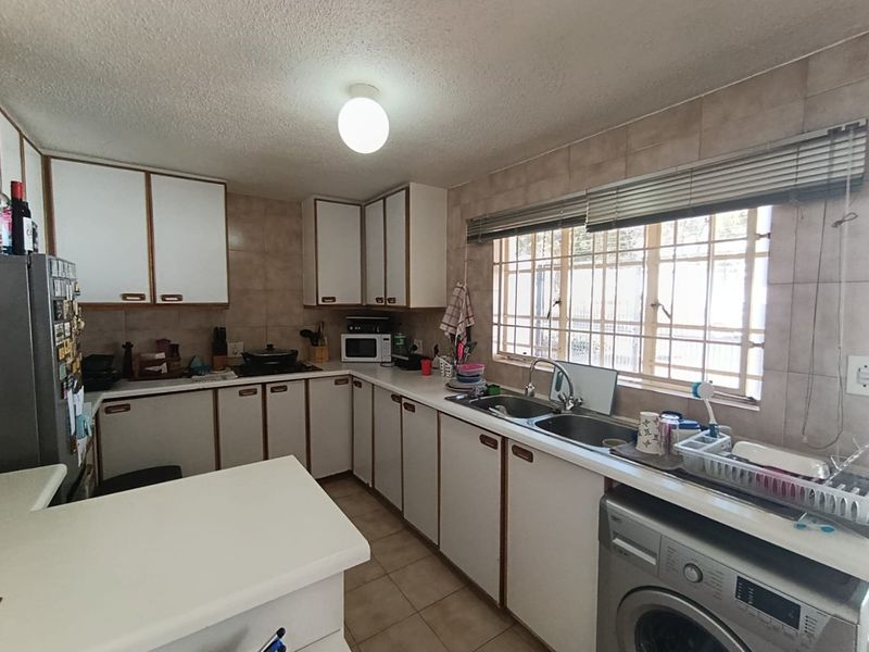 1 bedroom garden cottage- water & wifi included  - Photo 10