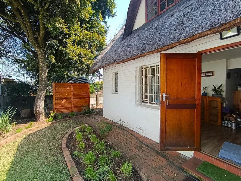 1 bedroom garden cottage- water & wifi included 