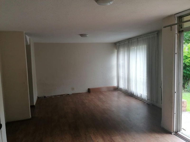 Spacious Pet-Friendly 3-Bedroom Townhouse in Secure Sasolburg Complex - Photo 4