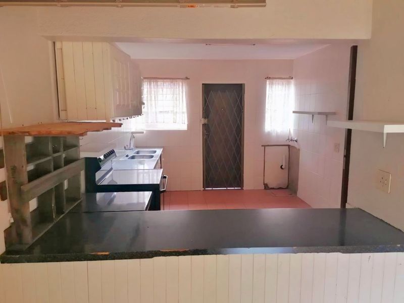 Spacious Pet-Friendly 3-Bedroom Townhouse in Secure Sasolburg Complex - Photo 3