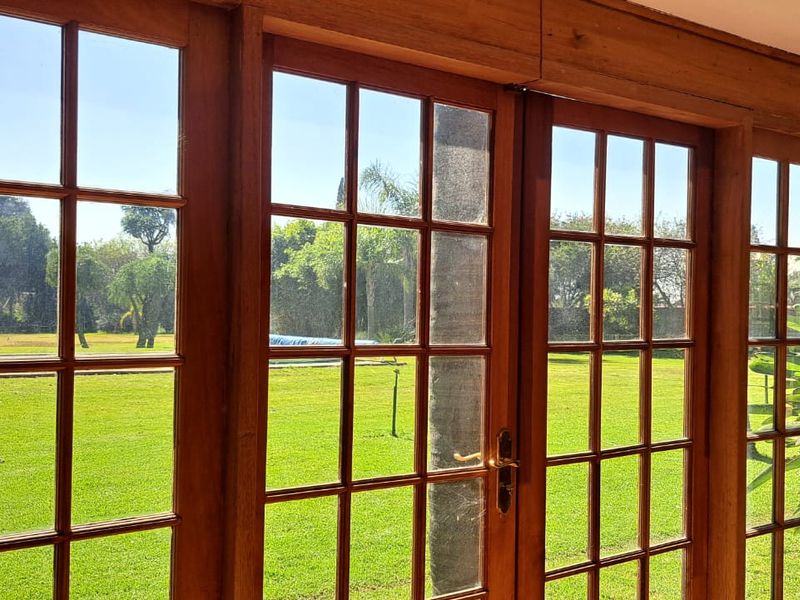 SPACIOUS LIFESTYLE PROPERTY WITH GUESTHOUSE & EXTENDED FAMILY POTENTIAL - Photo 8