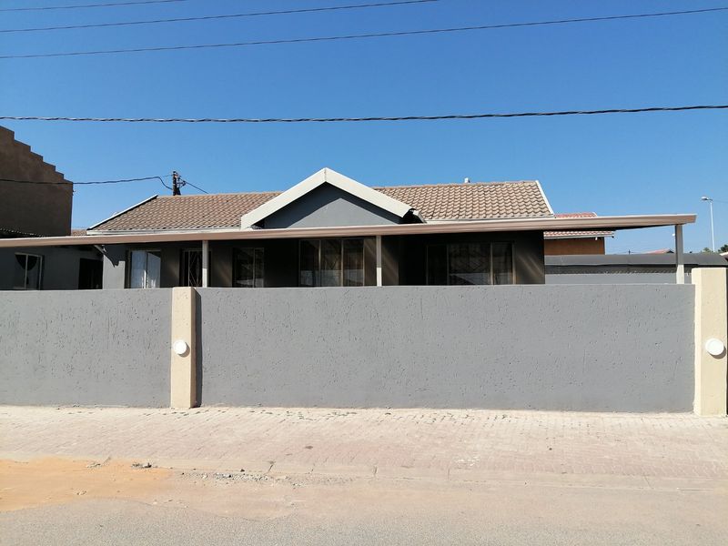 222 SQUARE METERS 3 BEDROOM HOUSE & 2 COTTAGES FOR SALE - Photo 5