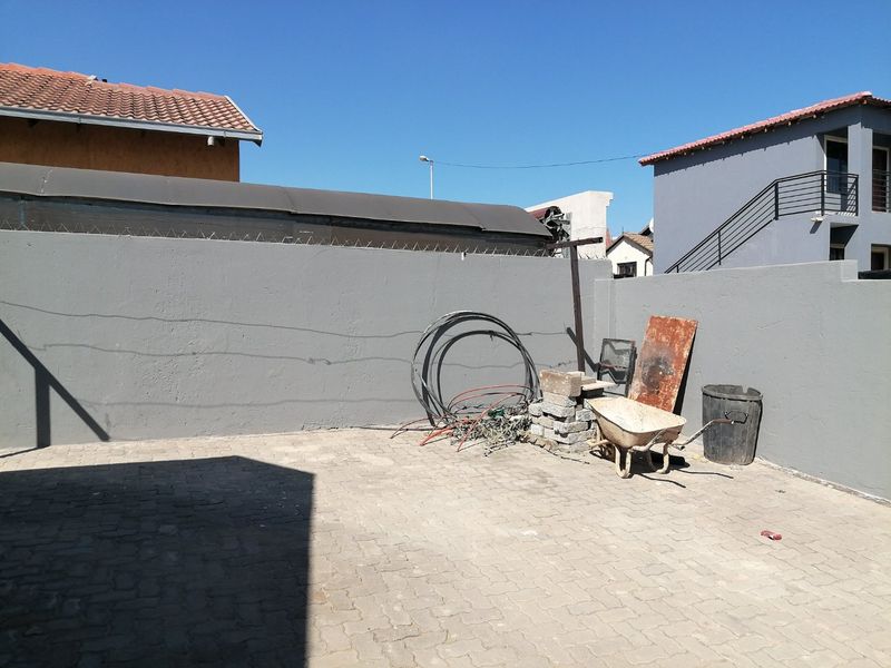 222 SQUARE METERS 3 BEDROOM HOUSE & 2 COTTAGES FOR SALE - Photo 8