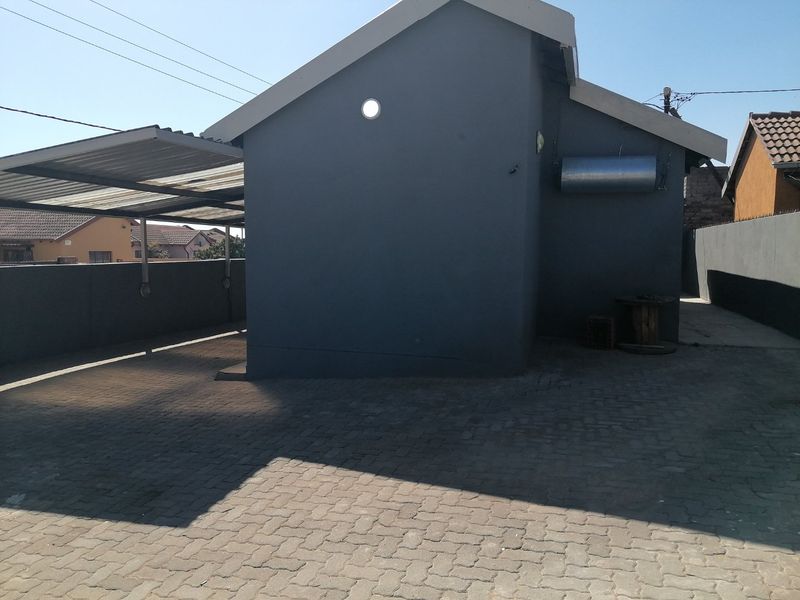 222 SQUARE METERS 3 BEDROOM HOUSE & 2 COTTAGES FOR SALE - Photo 6